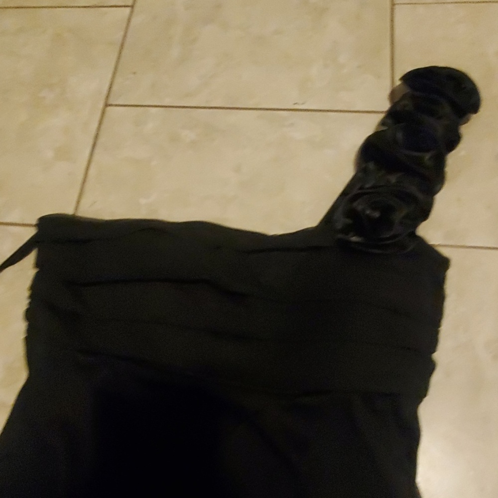 Dress - Picture 3 of 4